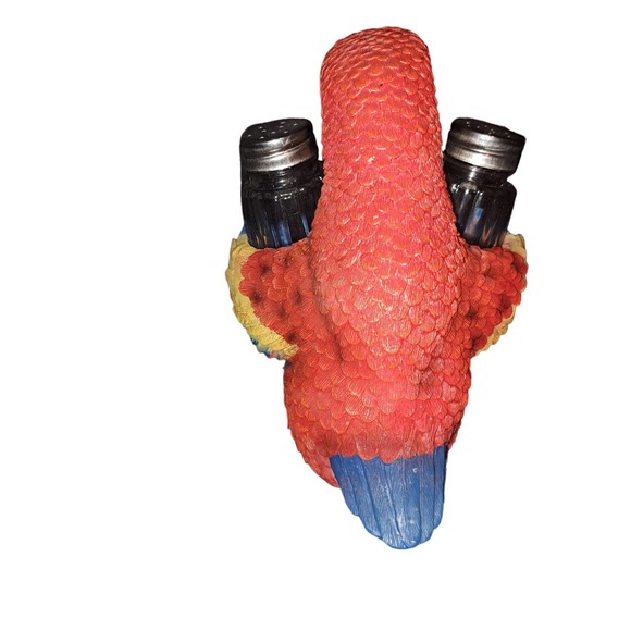 NIB- ADORABLE! Colorful Scarlet Macaw Parrot Salt and Pepper Shaker - Picture 4 of 7